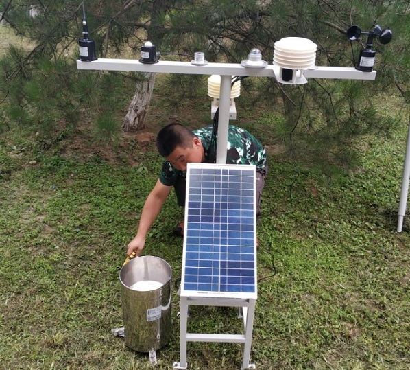 便攜式自動(dòng)氣象站圖片1 便攜式自動(dòng)氣象站圖片1