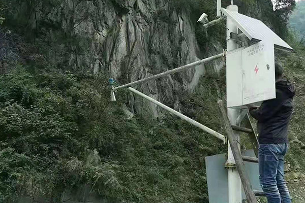 雷達(dá)水位監(jiān)測站圖片2 雷達(dá)水位監(jiān)測站圖片2